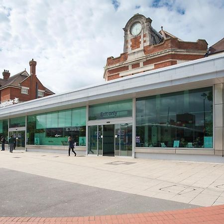 Basingstoke Apartments - Westlands House, City Centre, Home-From-Home Extérieur photo