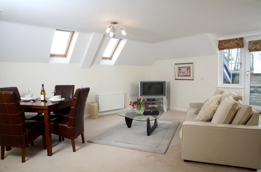 Basingstoke Apartments - Westlands House, City Centre, Home-From-Home Extérieur photo