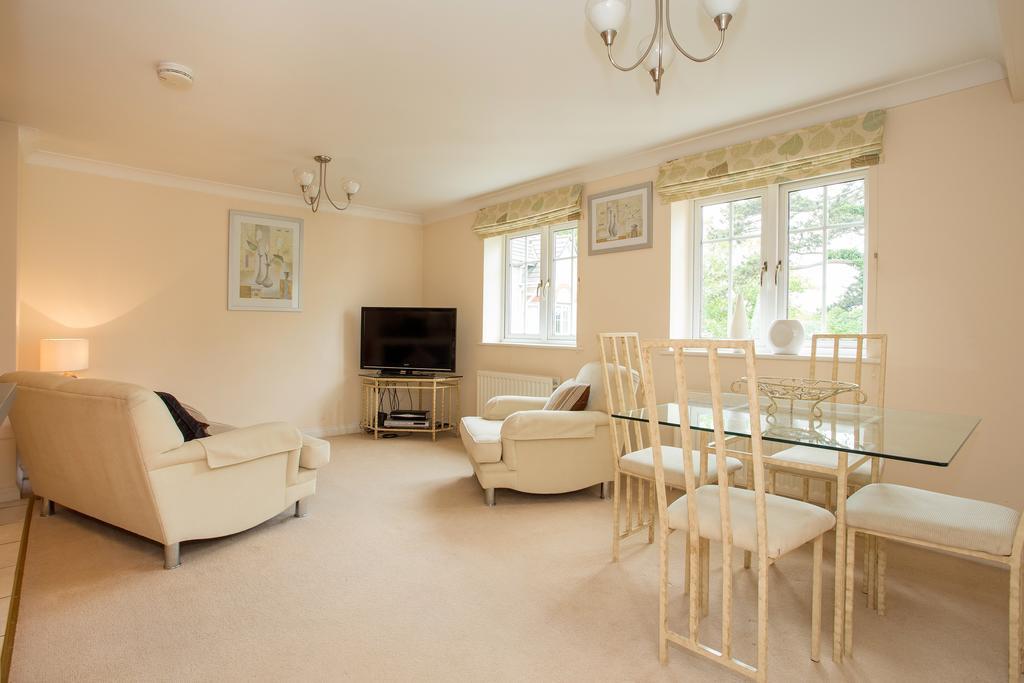 Basingstoke Apartments - Westlands House, City Centre, Home-From-Home Extérieur photo