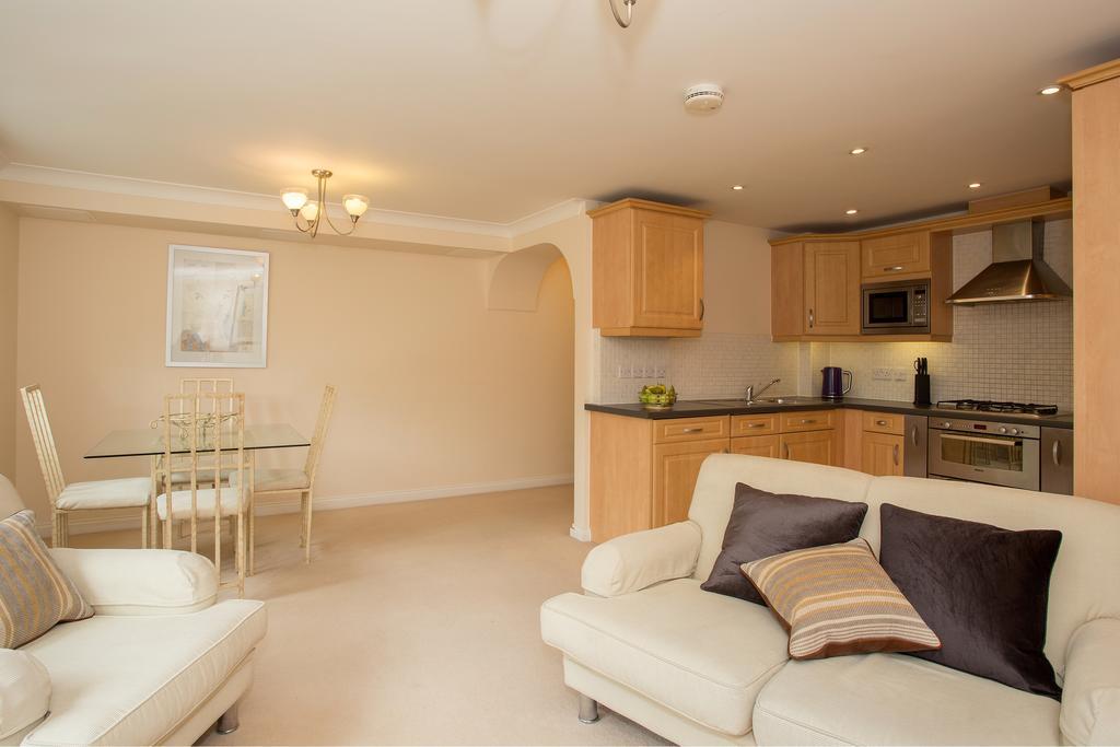 Basingstoke Apartments - Westlands House, City Centre, Home-From-Home Extérieur photo